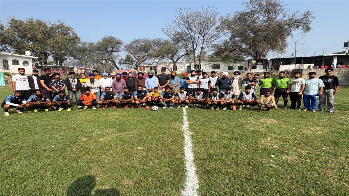 ਚੱਕ ਗੁਰੂ ਵਿਖੇ ਸੈਵਨ ਸਾਈਡ ਫੁੱਟਬਾਲ ਟੂਰਨਾਮੈਂਟ ਸ਼ੁਰੂ