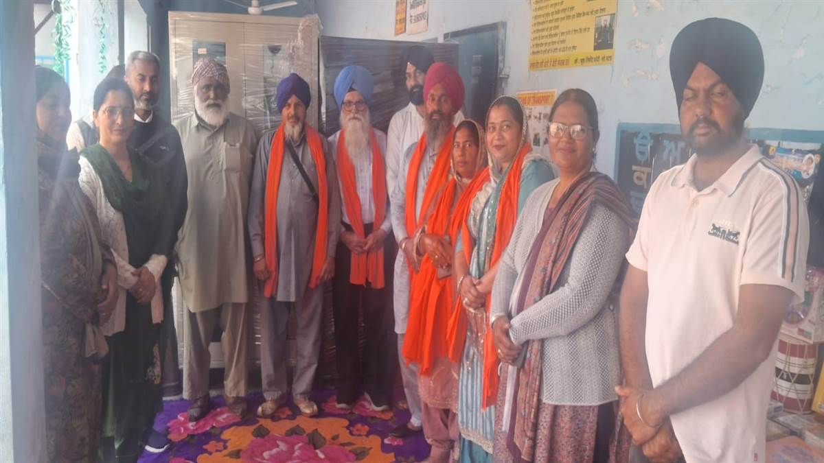 ਸਰਕਾਰੀ ਐਲੀਮੈਂਟਰੀ ਸਕੂਲ ਬੈਂਸ ਖੁਰਦ ਨੂੰ ਫਰਨੀਚਰ ਭੇਟ