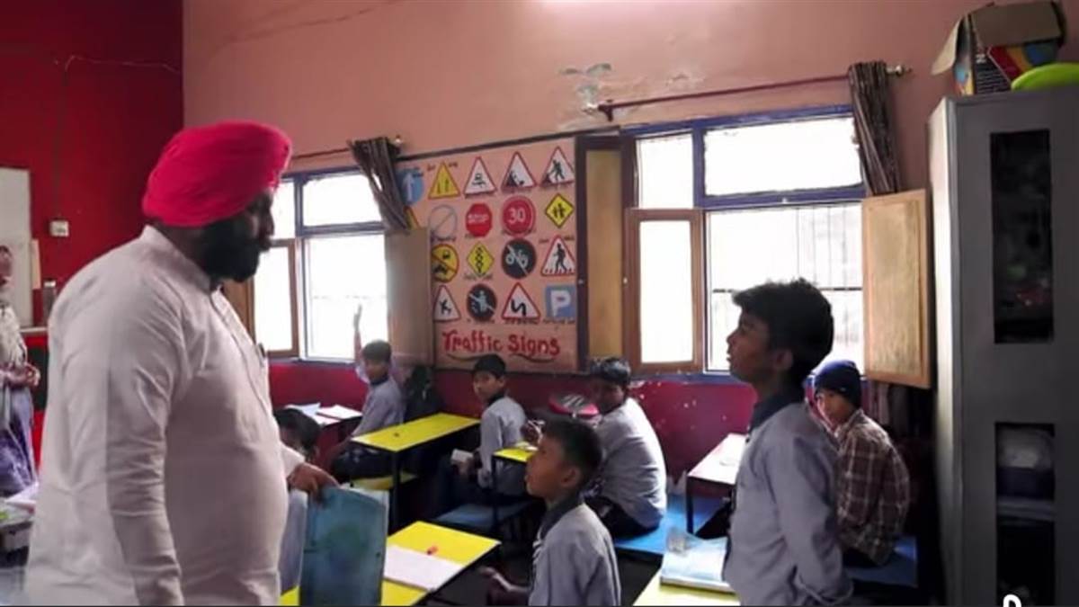 ਸਿੱਖਿਆ ਮੰਤਰੀ ਨੇ ਸਕੂਲ ਆਫ਼ ਐਮੀਨੇਂਸ ਦਾ ਕੀਤਾ ਦੌਰਾ