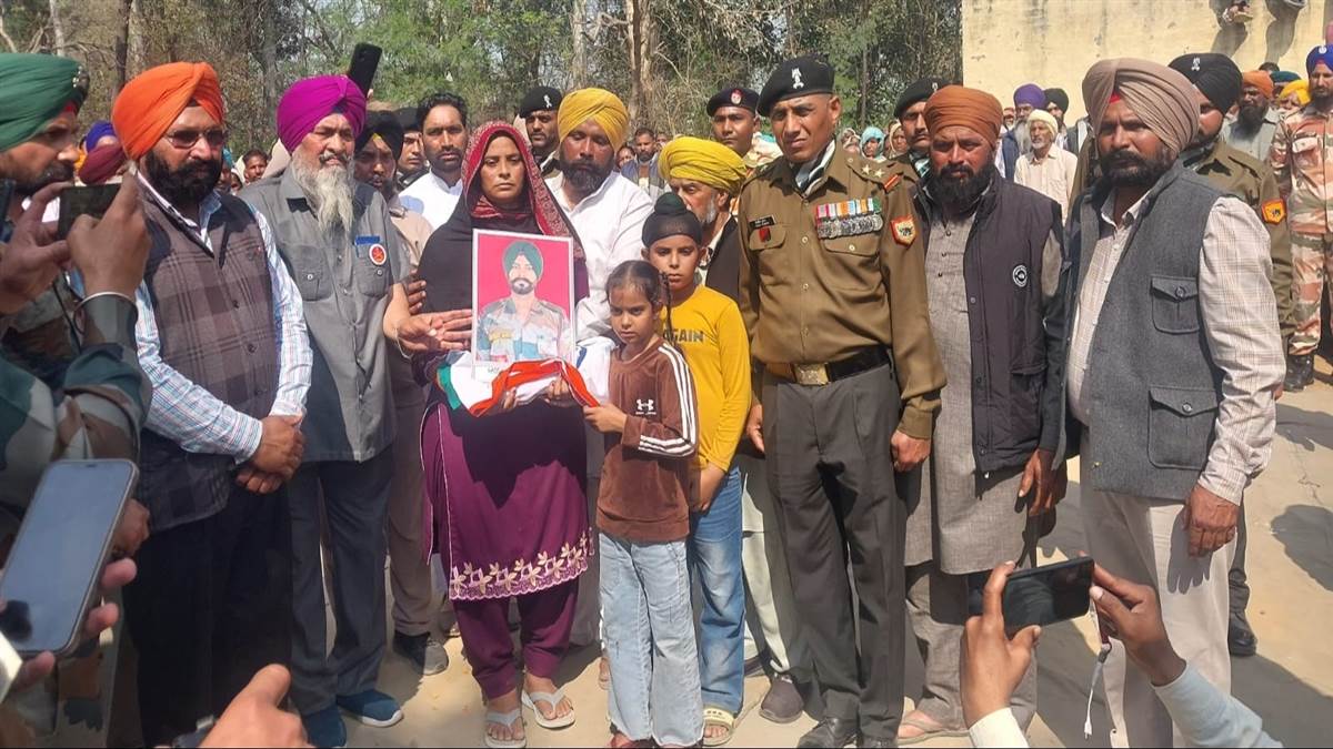 ਸ਼ਹੀਦ ਗੁਰਦੀਪ ਸਿੰਘ ਦਾ ਸਰਕਾਰੀ ਸਨਮਾਨਾਂ ਨਾਲ ਅੰਤਿਮ ਸਸਕਾਰ