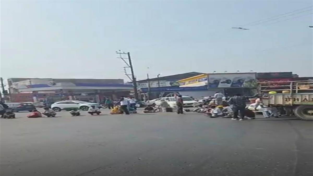 ਬਜ਼ੁਰਗ ਔਰਤ ਦੇ ਕਤਲ ਮਾਮਲੇ ’ਚ ਪੀੜਤ ਪਰਿਵਾਰ ਨੇ ਤੀਸਰੀ ਵਾਰ ਦਿੱਤਾ ਧਰਨਾ, ਮੁਲਜ਼ਮਾਂ ਦੀ ਗ੍ਰਿਫ਼ਤਾਰੀ ਦੀ ਕੀਤੀ ਮੰਗ