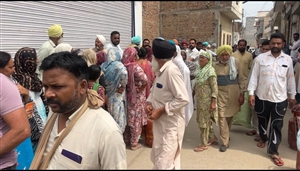 ਰਾਮਾਂ ਮੰਡੀ ’ਚ ਗੈਸ ਸਿਲੰਡਰਾਂ ਦੀ ਕਮੀ ’ਤੇ ਭੜਕੇ ਲੋਕ, ਤਲਵੰਡੀ ਸਾਬੋ ਰੋਡ ਜਾਮ ਕਰ ਕੇ ਰੋਸ ਪ੍ਰਦਰਸ਼ਨ