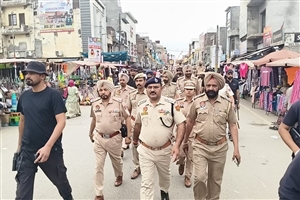 ਸ਼੍ਰੀ ਰਾਮ ਨੌਮੀ ਨੂੰ ਮੁੱਖ ਰੱਖਦੇ ਹੋਏ ਬਟਾਲਾ ਪੁਲਿਸ ਵਲੋਂ ਕੱਢਿਆ ਫਲੈਗ ਮਾਰਚ
