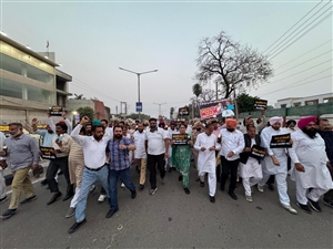 ਪਟਿਆਲਾ ਕਾਂਗਰਸੀਆਂ ਨੇ ਕੱਢਿਆ ਕੈਂਡਲ ਮਾਰਚ
