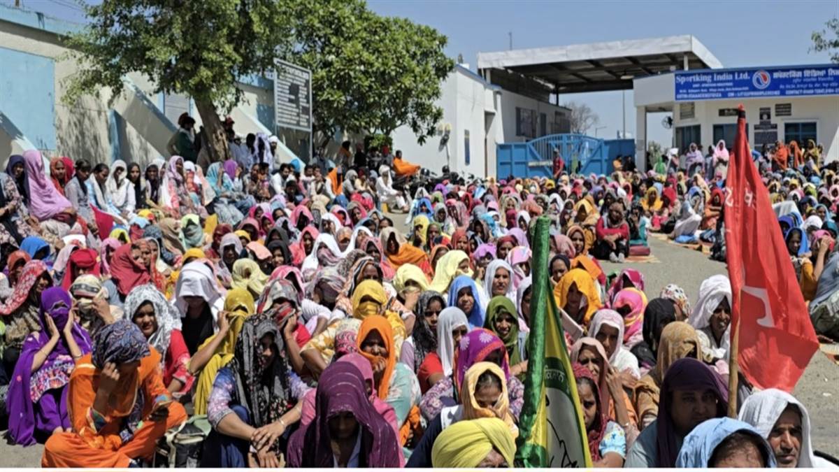 ਸਪੋਰਟ ਕਿੰਗ ਫੈਕਟਰੀ ਦੇ ਬਾਹਰ ਮਜ਼ਦੂਰਾਂ ਨੇ ਲਾਇਆ ਧਰਨਾ