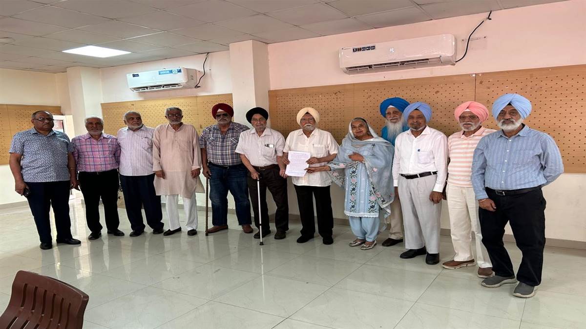 ਐਲੂਮਨੀ ਐਸੋਸੀਏਸ਼ਨ ਡੀਐੱਮ ਕਾਲਜ ਮੋਗਾ ਦੀ ਮੀਟਿੰਗ