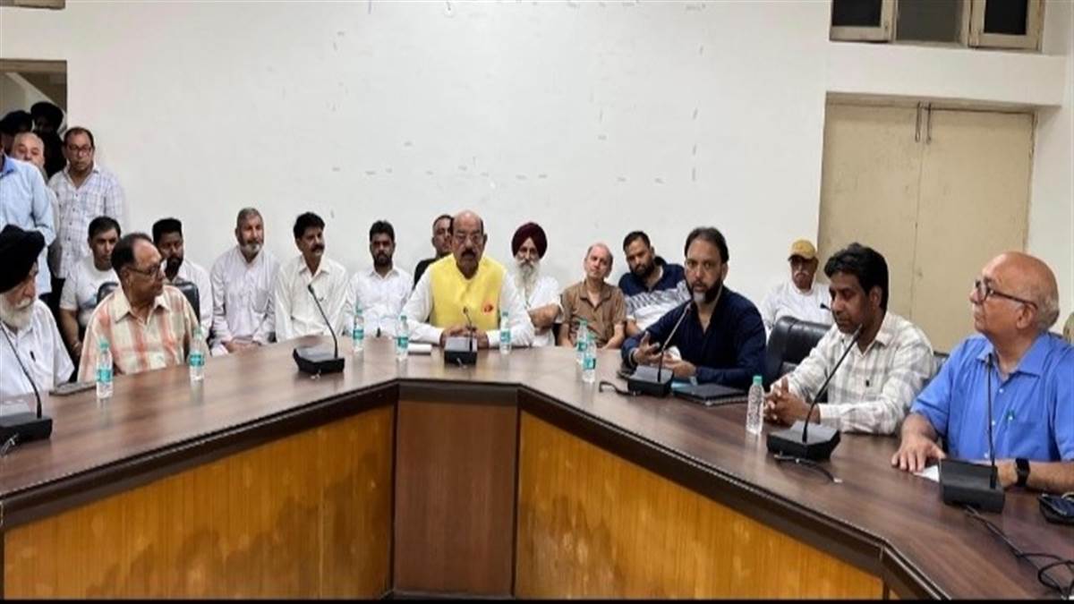 ਛੇਤੀ ਹੱਲ ਹੋਣਗੀਆਂ ਡੀਪੂ ਹੋਲਡਰਾਂ ਦੀਆਂ ਸਮੱਸਿਆਵਾਂ : ਭਗਤ