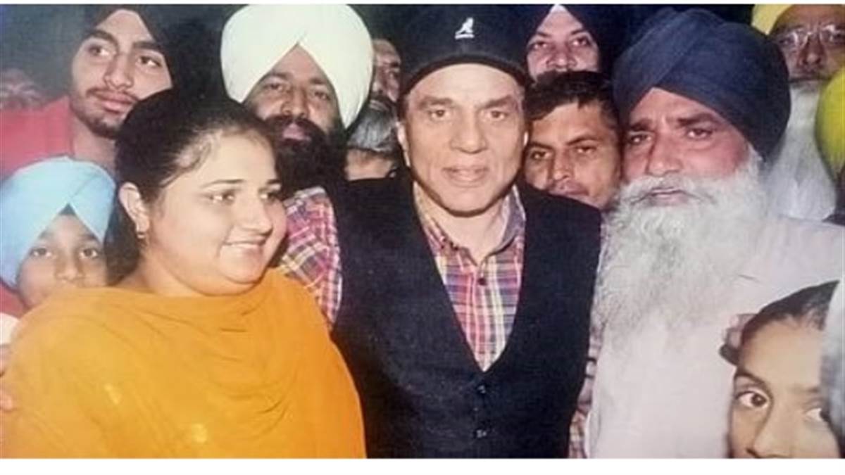 ਮਰਹੂਮ ਸੁਪਰ ਸਟਾਰ ਧਰਮਿੰਦਰ ਨੂੰ 'ਪਦਮ ਵਿਭੂਸ਼ਣ' ਮਿਲਣ 'ਤੇ ਜੱਦੀ ਪਿੰਡ ਡਾਂਗੋ 'ਚ ਖੁਸ਼ੀ, ਤਾਜ਼ਾ ਹੋਈਆਂ 'ਵੀਰੂ' ਦੀ 2014 ਦੀ ਆਖਰੀ ਫੇਰੀ ਦੀਆਂ ਯਾਦਾਂ