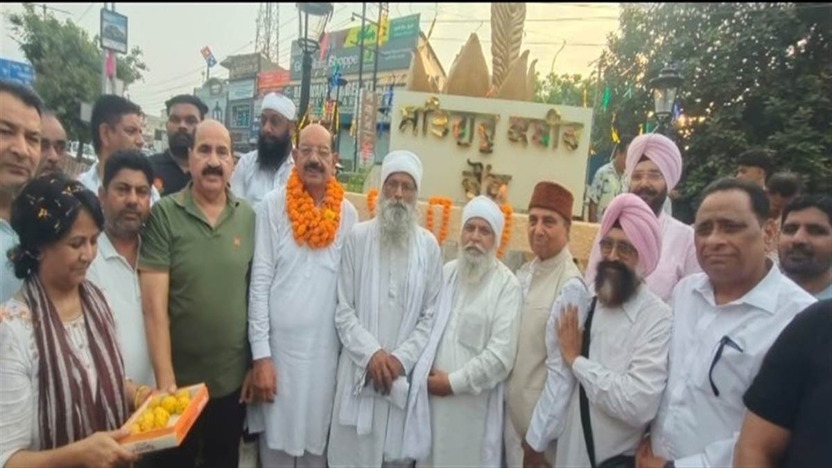 ਕੈਬਨਿਟ ਮੰਤਰੀ ਵੱਲੋਂ ਪ੍ਰਕਾਸ਼ ਉਤਸਵ ਤੋਂ ਪਹਿਲਾਂ ਸਤਿਗੁਰੂ ਕਬੀਰ ਚੌਕ ਦਾ ਉਦਘਾਟਨ