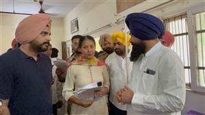ਪੰਜਾਬ ਰਾਜ ਅਨੁਸੂਚਿਤ ਜਾਤੀਆਂ ਕਮਿਸ਼ਨ ਦੇ ਚੇਅਰਮੈਨ ਜਸਵੀਰ ਸਿੰਘ ਗੜ੍ਹੀ ਨੇ ਜ਼ਖ਼ਮੀ ਸਫ਼ਾਈ ਸੇਵਕਾਂ ਨਾਲ ਕੀਤੀ ਮੁਲਾਕਾਤ