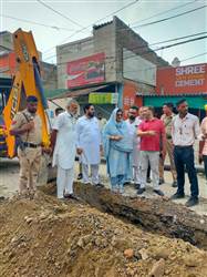ਅੰਬੇਡਕਰ ਚੌਕ ਤੋਂ ਸਬਜ਼ੀ ਮੰਡੀ ਤੱਕ ਪਵੇਗੀ ਨਵੀਂ ਪਾਈਪਲਾਈਨ, ਜਲਦ ਬਣੇਗੀ ਮਜ਼ਬੂਤ ਸੜਕ : ਵਿਧਾਇਕ ਮਾਨ