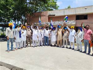 ਬਿਜਲੀ ਸੰਕਟ ਦੇ ਵਿਰੋਧ ’ਚ ਕਿਸਾਨਾਂ ਵੱਲੋਂ ਬਿਜਲੀ ਘਰ ਅੱਗੇ ਮੁਜ਼ਾਹਰਾ