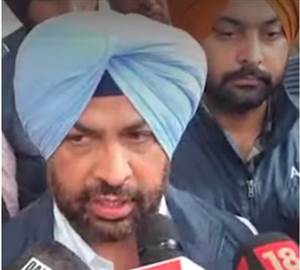 ਗੈਂਗਸਟਰਾਂ ਖ਼ਿਲਾਫ਼ ਏਜੀਟੀਐੱਫ਼ ਦੀ ਵੱਡੀ ਕਾਰਵਾਈ, ਮੁੰਬਈ ਤੋਂ ਗੈਂਗਸਟਰ ਜੋਬਨ ਬਿੱਲਾ ਨੂੰ ਲੈ ਕੇ ਮੁਹਾਲੀ ਏਅਰਪੋਰਟ ਪਹੁੰਚੀ ਟੀਮ