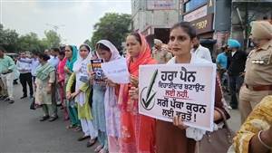 ਐੱਨਐੱਚਐੱਮ ਮੁਲਾਜ਼ਮ ਯੂਨੀਅਨ ਤੇ ਆਮ ਆਦਮੀ ਕਲੀਨਿਕ ਸਟਾਫ ਵੱਲੋਂ ਬੱਸ ਅੱਡੇ ਅੱਗੇ ਜਾਮ