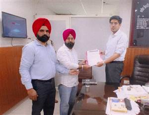 ਐੱਨਐੱਚਐੱਮ ਯੂਨੀਅਨ ਨੇ ਰੈਗੂਲਰ ਕਰਨ ਦੀ ਮੰਗ ਸਬੰਧੀ ਮੰਗ ਪੱਤਰ ਏਡੀਸੀ ਨੂੰ ਸੌਂਪਿਆ