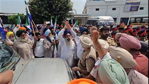 ਪੰਜ ਕਿਲੋਮੀਟਰ ਦੀ ਦੂਰੀ ’ਤੇ ਹੀ ਕਿਸਾਨਾਂ ਤੇ ਪੁਲਿਸ ਵਿਚਾਲੇ ਮਾਮੂਲੀ ਝੜੱਪ
