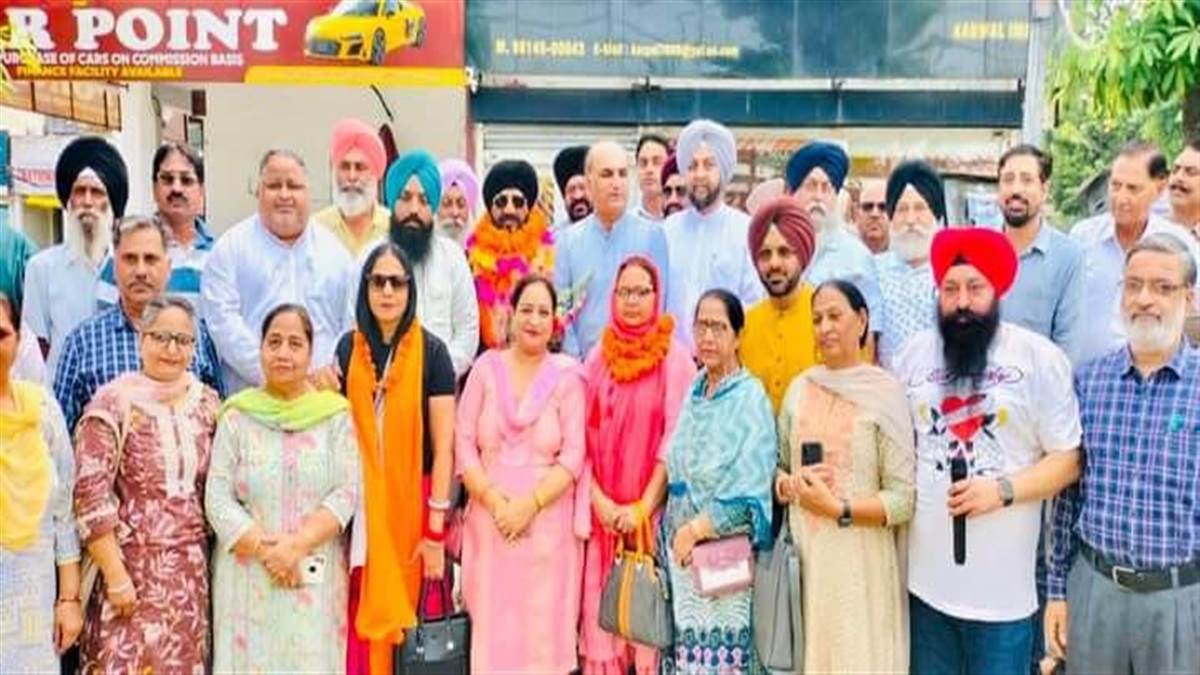 The Mother Language Punjabi Awareness Rally organized by Vishwa Punjabi Sabha Canada received a warm welcome on its arrival in Jalandhar