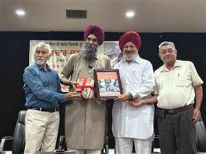 ਮਿੱਟੀ ਨਾਲ ਜੁੜ ਕੇ ਉਚੇਰੀ ਪਰਵਾਜ਼ ਭਰਨ ਦੀ ਲੋੜ : ਸਿੱਧੂ