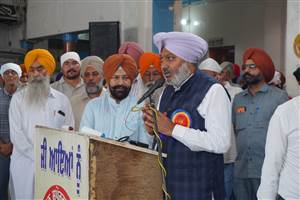 ਪਿੰਡ ਗੁੱਜਰਾਂ ’ਚ ਲੱਗਿਆ ਮੁਫ਼ਤ ਅੱਖਾਂ ਦਾ ਮੈਡੀਕਲ ਕੈਪ, ਕੈਬਨਿਟ ਮੰਤਰੀ ਹਰਪਾਲ ਚੀਮਾ ਨੇ ਮਰੀਜ਼ਾਂ ਦਾ ਜਾਣਿਆ ਹਾਲ-ਚਾਲ