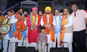 ਭਗਵਾਨ ਵਾਲਮੀਕਿ ਜੀ ਦੀ ਸ਼ੋਭਾ ਯਾਤਰਾ ’ਚ ਕੈਬਨਿਟ ਮੰਤਰੀ ਸੌਂਦ ਵੱਲੋਂ ਸ਼ਿਰਕਤ