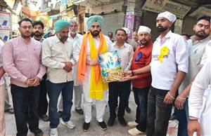 ਬਰਿੰਦਰ ਸਿੰਘ ਢਿੱਲੋਂ ਵੱਲੋਂ ਵਾਲਮੀਕਿ ਮਹਾਰਾਜ ਜੀ ਦੀ ਸ਼ੋਭਾ ਯਾਤਰਾ ਦਾ ਉਦਘਾਟਨ