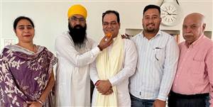 ਲੁਬਾਣਾ ਨੇ ‘ਆਪ’ ਪ੍ਰਧਾਨ ਦਲਜੀਤ ਰਾਜੂ ਨੂੰ ਕੀਤਾ ਸਨਮਾਨਤ