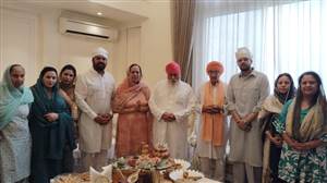 ਸੰਤ ਨਿਰੰਜਨ ਦਾਸ ਜੀ ਨੇ ਕੁਲਥਮ ਪਰਿਵਾਰ ਨੂੰ ਦਿੱਤਾ ਆਸ਼ੀਰਵਾਦ