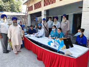 ਗੁਰਦੁਆਰਾ ਮੁਕਾਰੋਂਪੁਰ ਸਾਹਿਬ ਵਿਖੇ ਮੁਫ਼ਤ ਮੈਡੀਕਲ ਜਾਂਚ ਕੈਂਪ ਲਗਾਇਆ
