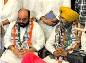 Punjab Politics : ਵਿਧਾਨ ਸਭਾ ਚੋਣਾਂ 2027 ਤੋਂ ਪਹਿਲਾਂ ਅਕਾਲੀ ਦਲ ਨੂੰ ਝਟਕਾ, ਮੋਂਟੂ ਵੋਹਰਾ ਤੇ ਰਾਜ ਬਲਵਿੰਦਰ ਸਿੰਘ ਬਰਾੜ ਕਾਂਗਰਸ ’ਚ ਸ਼ਾਮਲ