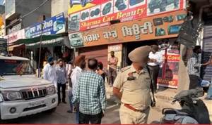 Batala Crime News: ਫਿਰੌਤੀ ਨਾ ਦੇਣ ’ਤੇ ਸ਼ਰਮਾ ਕਾਰ ਸ਼ਿੰਗਾਰ ਦੀ ਦੁਕਾਨ ’ਤੇ ਚੱਲੀਆਂ ਗੋਲੀਆਂ, ਬਾਈਕ ਸਵਾਰ ਅਣਪਛਾਤੇ ਹਮਲਾਵਰ ਫ਼ਰਾਰ