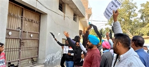 ਠੇਕਾ ਮੁਲਾਜ਼ਮਾਂ ਨੇ ਮਨਪ੍ਰੀਤ ਸਿੰਘ ਬਾਦਲ ਦਾ ਕੀਤਾ ਘਿਰਾਓ, ਵੀਨੂੰ ਬਾਦਲ ਨੂੰ ਬਣਾਇਆ ਬੰਧਕ