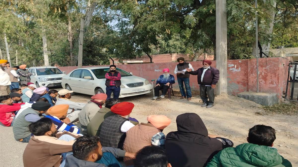 ਬਿਜਲੀ ਬੋਰਡ ਦੇ ਕਾਮਿਆਂ ਨੇ ਕਾਨੂੰਨ ਦੀਆਂ ਕਾਪੀਆਂ ਕੇ ਸਾੜ ਕੇ ਕੀਤਾ ਪ੍ਰਦਰਸ਼ਨ