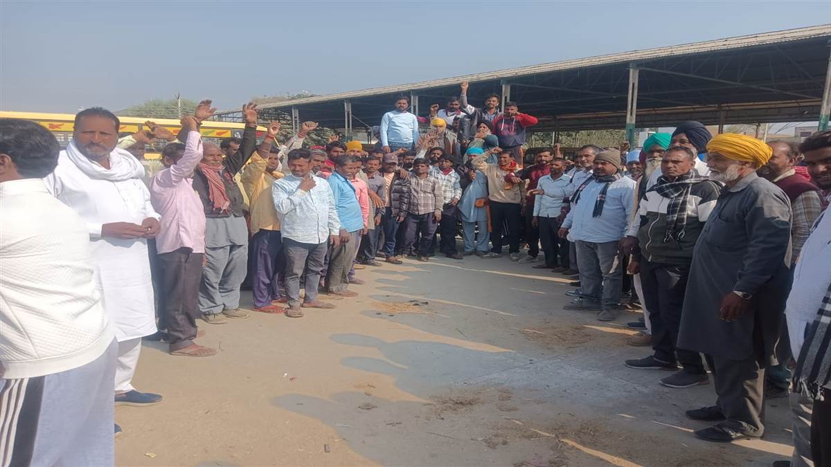 ਜੁਗਾੜੂ ਰੇਹੜੀ ਯੂਨੀਅਨ ਵੱਲੋਂ ਟ੍ਰੈਫਿਕ ਪੁਲਿਸ ਵਿਰੁੱਧ ਲਾਇਆ ਰੋਸ ਧਰਨਾ