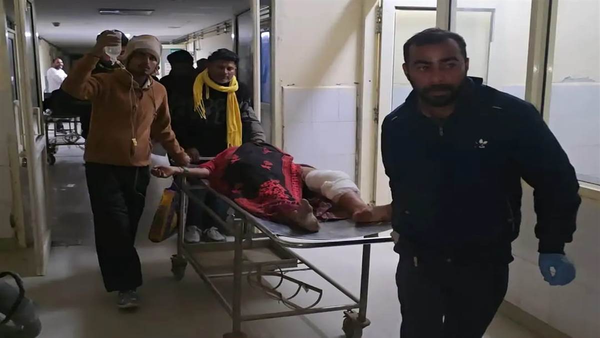 Fazilka News : ਬੱਸ ਤੇ ਕੈਂਟਰ ਦੀ ਟੱਕਰ 'ਚ ਦੋ ਵਿਅਕਤੀਆਂ ਦੀ ਮੌਤ, 15 ਦੇ ਕਰੀਬ ਲੋਕ ਜ਼ਖ਼ਮੀ