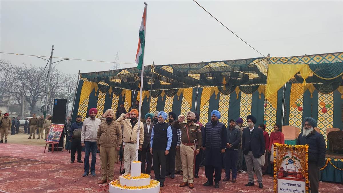 ਮਜੀਠਾ ਵਿਖੇ ਐੱਸਡੀਐੱਮ ਨੇ ਲਹਿਰਾਇਆ ਤਿਰੰਗਾ