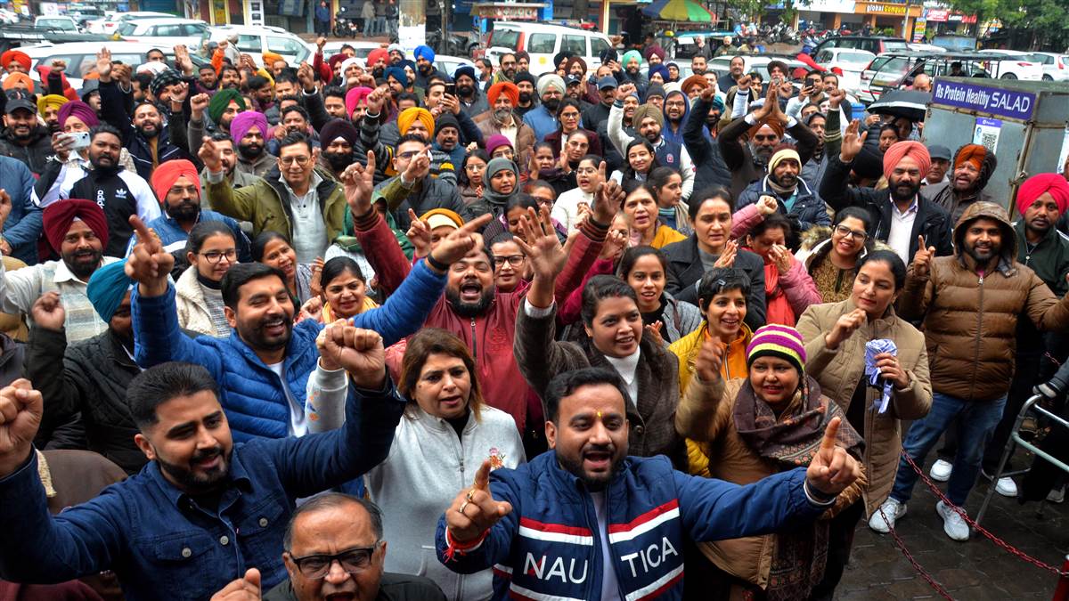 ਮੰਗਾਂ ਨੂੰ ਲੈ ਕੇ ਬੈਂਕ ਮੁਲਾਜਮਾਂ ਨੇ ਕੀਤੀ ਹੜਤਾਲ