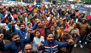 ਮੰਗਾਂ ਨੂੰ ਲੈ ਕੇ ਬੈਂਕ ਮੁਲਾਜਮਾਂ ਨੇ ਕੀਤੀ ਹੜਤਾਲ