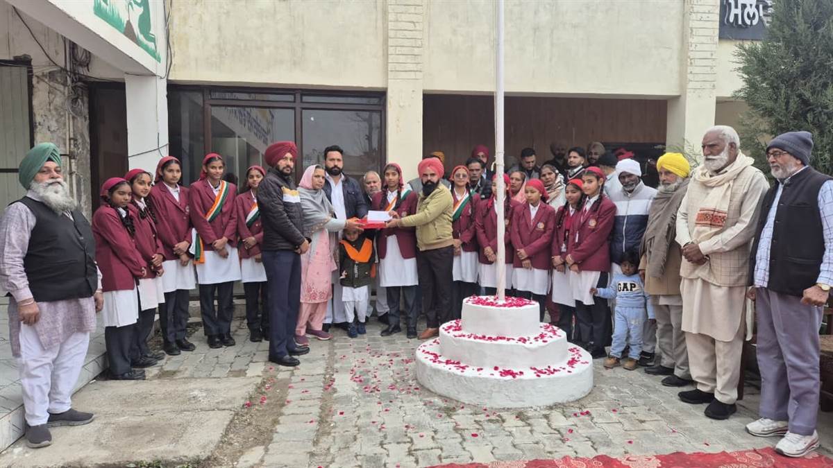 ਨਗਰ ਪੰਚਾਇਤ ਮੱਲਾਂਵਾਲਾ ’ਚ ਗਣਤੰਤਰ ਦਿਵਸ ਮੌਕੇ ਤਿਰੰਗਾ ਲਹਿਰਾਇਆ