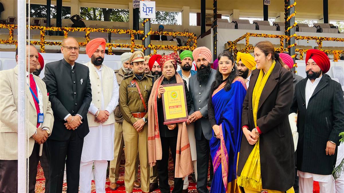 ਕਪੂਰਥਲਾ ’ਚ ਡਿਪਟੀ ਕਮਿਸ਼ਨਰ ਨੇ ਲਹਿਰਾਇਆ ਤਿਰੰਗਾ