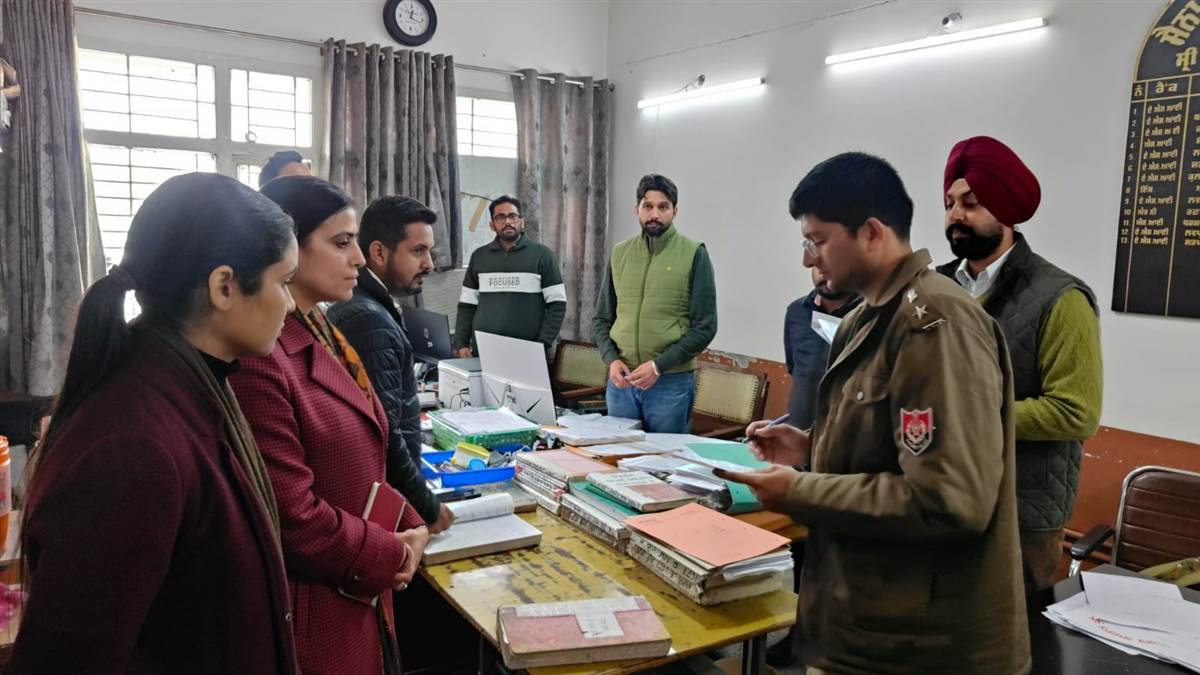 ਐਸਐਸਪੀ ਵੱਲੋਂ ਡੀਪੀਓ ਦਫਤਰ ਵਿੱਚ ਵੱਖ-ਵੱਖ ਮੱਦਾ ਦੀ ਚੈਕਿੰਗ
