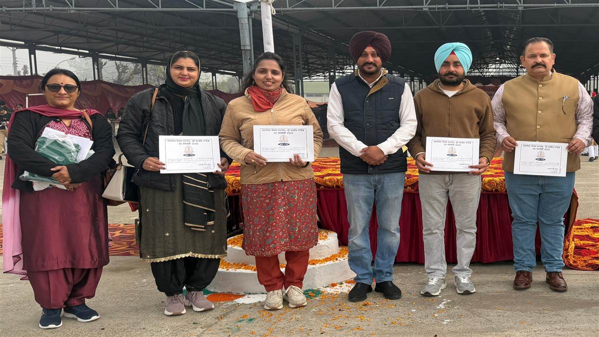 77ਵੇਂ ਗਣਤੰਤਰ ਦਿਵਸ ਮੌਕੇ ਬਲਾਕ ਦੇ ਅਧਿਆਪਕਾਂ ਦਾ ਸਨਮਾਨ