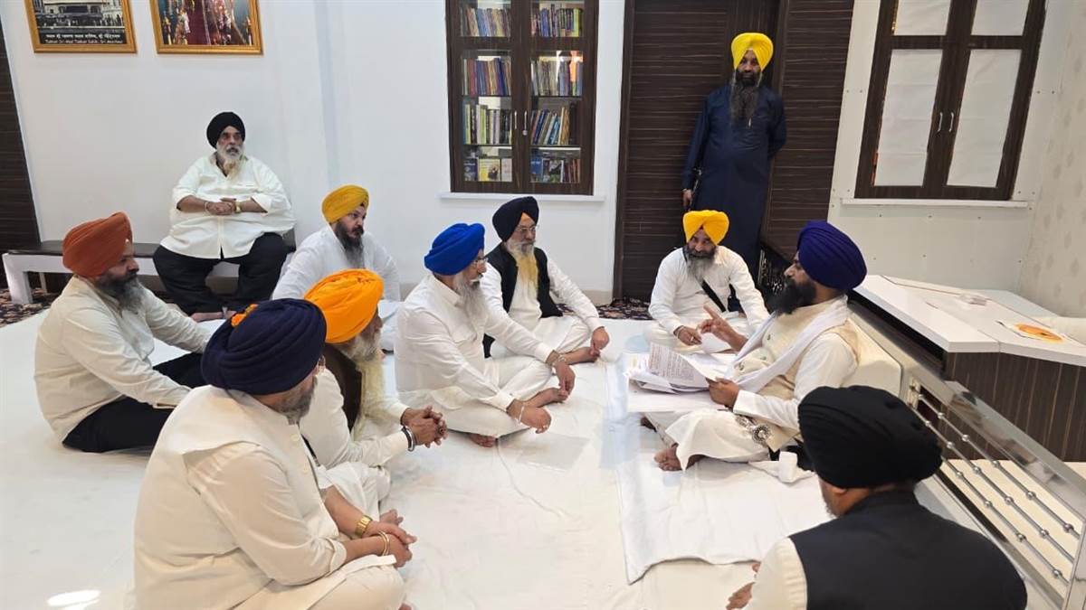 ਦਿੱਲੀ ਕਮੇਟੀ ਦੇ ਪ੍ਰਧਾਨ ਕਾਲਕਾ ਤੇ ਜਨਰਲ ਸਕੱਤਰ ਕਾਹਲੋਂ ਨੇ ਜਥੇਦਾਰ ਅੱਗੇ ਰੱਖਿਆ ਪੱਖ