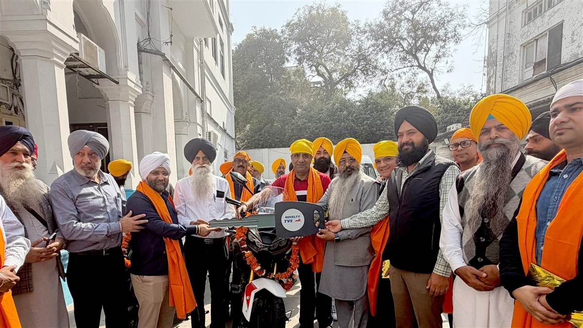 ਸੱਚਖੰਡ ਸ੍ਰੀ ਹਰਿਮੰਦਰ ਸਾਹਿਬ ਵਿਖੇ ਦੋ ਪਹੀਆ ਵਾਹਨ ਭੇਟ