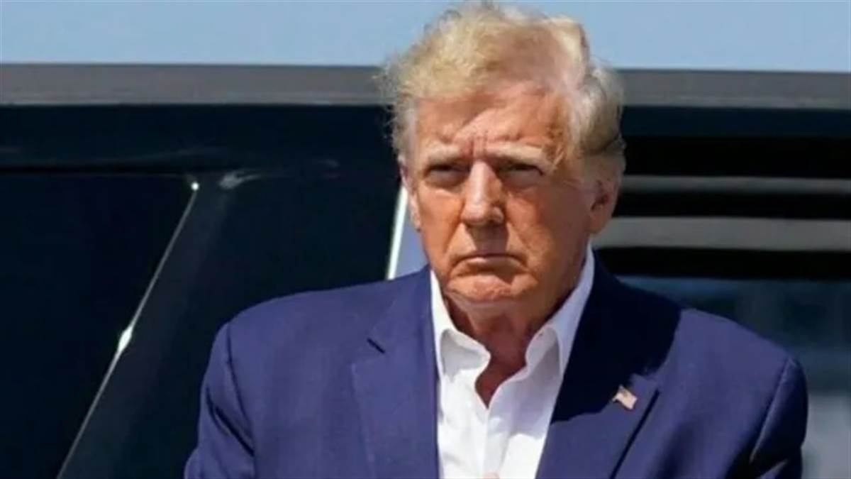 ਟਰੰਪ ਵਿਰੁੱਧ ਜਾਂਚ ਕਰਨ ਵਾਲੇ 10 FBI ਏਜੰਟ ਬਰਖ਼ਾਸਤ; ਵ੍ਹਾਈਟ ਹਾਊਸ ਚੀਫ਼ ਆਫ਼ ਸਟਾਫ ਦੇ ਫੋਨ ਰਿਕਾਰਡ ਖੰਗਾਲਣ ਦੇ ਵੀ ਇਲਜ਼ਾਮ