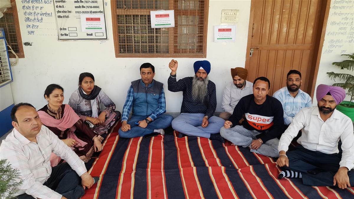ਸਿੱਖਿਆ ਵਿਭਾਗ ਦੇ ਦਫ਼ਤਰੀ ਮੁਲਾਜ਼ਮਾਂ ਦੀ ਕਲਮ ਛੋੜ ਹੜਤਾਲ ਚੌਥੇ ਦਿਨ ਵੀ ਰਹੀ ਜਾਰੀ