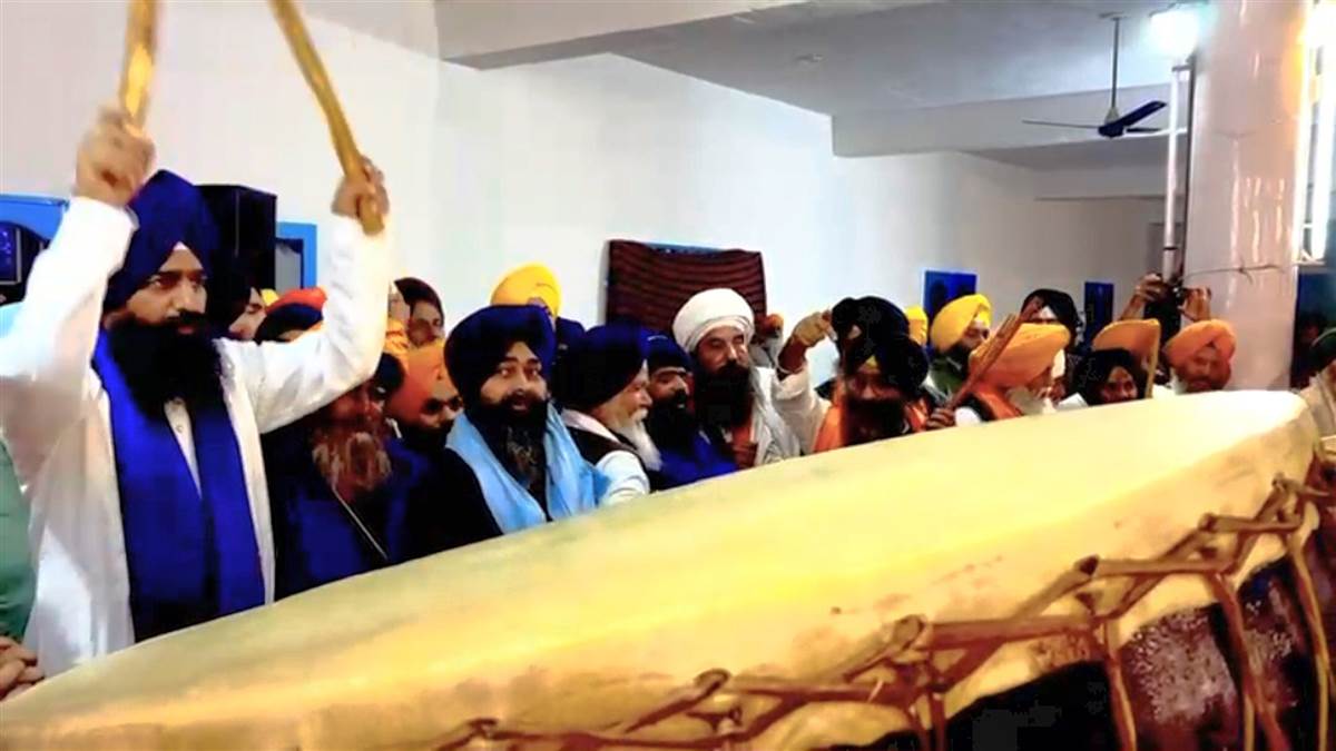 ਨਗਾਰਿਆਂ ਦੀ ਚੋਟ ਨਾਲ ਹੋਈ ਹੋਲੇ ਮਹੱਲੇ ਦੀ ਆਰੰਭਤਾ