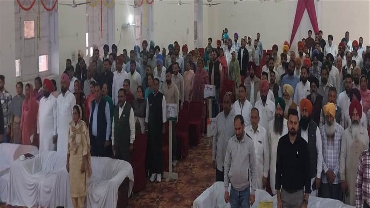 ਨਵੇਂ ਚੁਣੇ ਗਏ ਮੈਂਬਰਾਂ ਨੂੰ ਅਹੁਦੇ ਦੀ ਸਹੁੰ ਚੁਕਾਈ