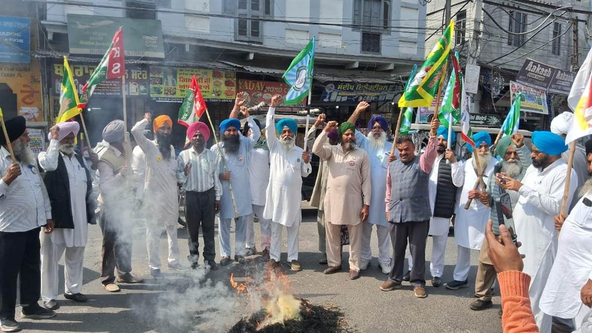 ਕਿਸਾਨ ਆਗੂਆਂ ਨੂੰ ਰਿਹਾਅ ਕਰਨ ਦੀ ਮੰਗ ਨੂੰ ਲੈ ਕੇ ਪੰਜਾਬ ਸਰਕਾਰ ਦਾ ਪੁਤਲਾ ਫੂਕਿਆ