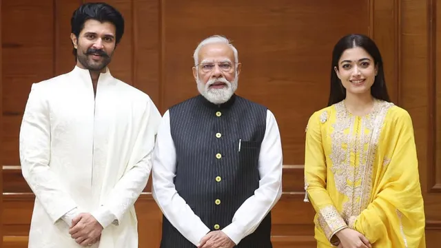 ਨਵੀਂ ਵਿਆਹੀ ਜੋੜੀ ਵਿਜੇ-ਰਸ਼ਮਿਕਾ ਨੇ PM Modi ਨੂੰ ਰਿਸੈਪਸ਼ਨ 'ਚ ਦਿੱਤਾ ਸੱਦਾ? ਸੋਸ਼ਲ ਮੀਡੀਆ 'ਤੇ ਵਾਇਰਲ ਹੋ ਰਹੀਆਂ ਤਸਵੀਰਾਂ