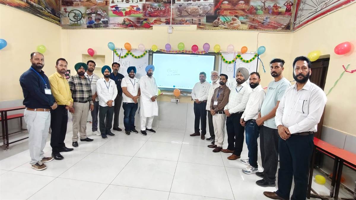 ਵਿਧਾਇਕ ਬੁੱਧ ਰਾਮ ਵੱਲੋਂ ਸਕੂਲ 'ਚ ਇੰਟਰੈਕਟਿਵ ਫਲੈਟ ਪੈਨਲ ਤੇ ਕੰਪਿਊਟਰ ਲੈਬ ਦਾ ਉਦਘਾਟਨ